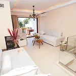 Ninos Luxury アパート コルフ島