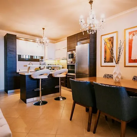 Ninos Luxury 아파트 *